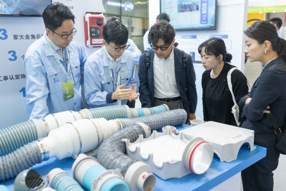 “碳”寻绿色空气大金空调技术亮相2024国际碳博会(图2)