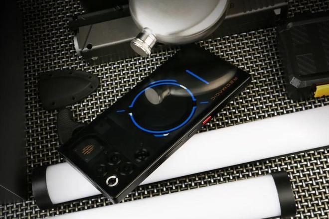 “当风行者加持水魔法”——看红魔11Pro系列如何解读“战力无限”(图10)