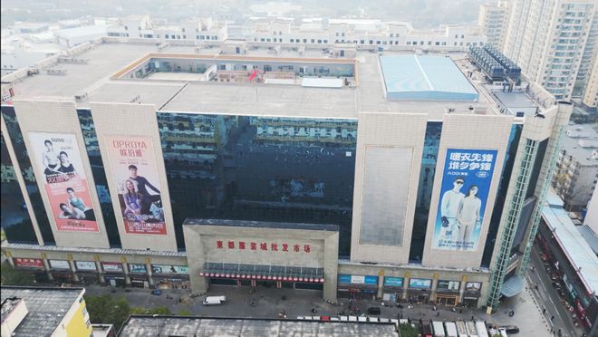 157万㎡冷暖系统改造从机组进场到交付只用15天！(图1)