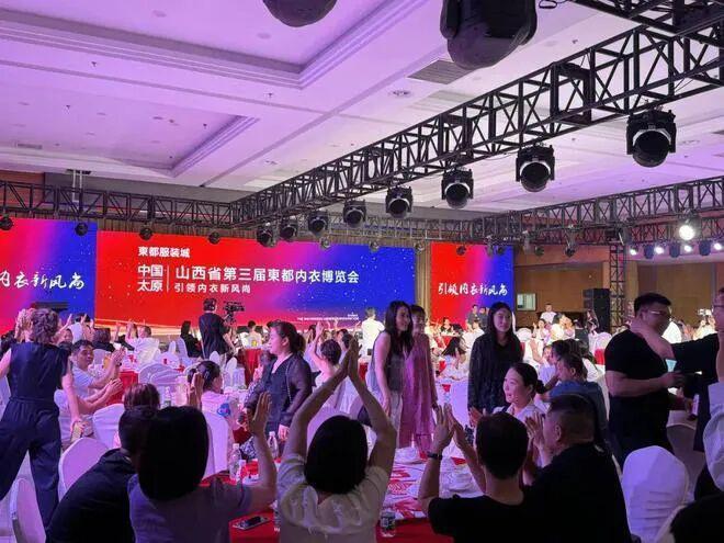 157万㎡冷暖系统改造从机组进场到交付只用15天！(图5)